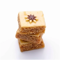 Laat je verrassen door onze huisgemaakte vegan Marokkaanse koekjes. Deze box bevat een mix van koekjes met gemalen amandelen en bijzondere ingrediënten zoals rozenwater, agave, walnoten, koffie, limoen, chocolade, en pindachocolade. Er zijn ook glutenvrije opties beschikbaar. Geef het aan als je die wilt<br><br>